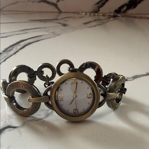 Vintage Brass-Tone Circular Link Women’s Watch Bracelet with White Dial